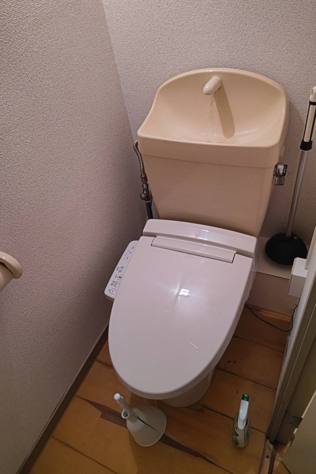 トイレ便器の交換工事（施工前）