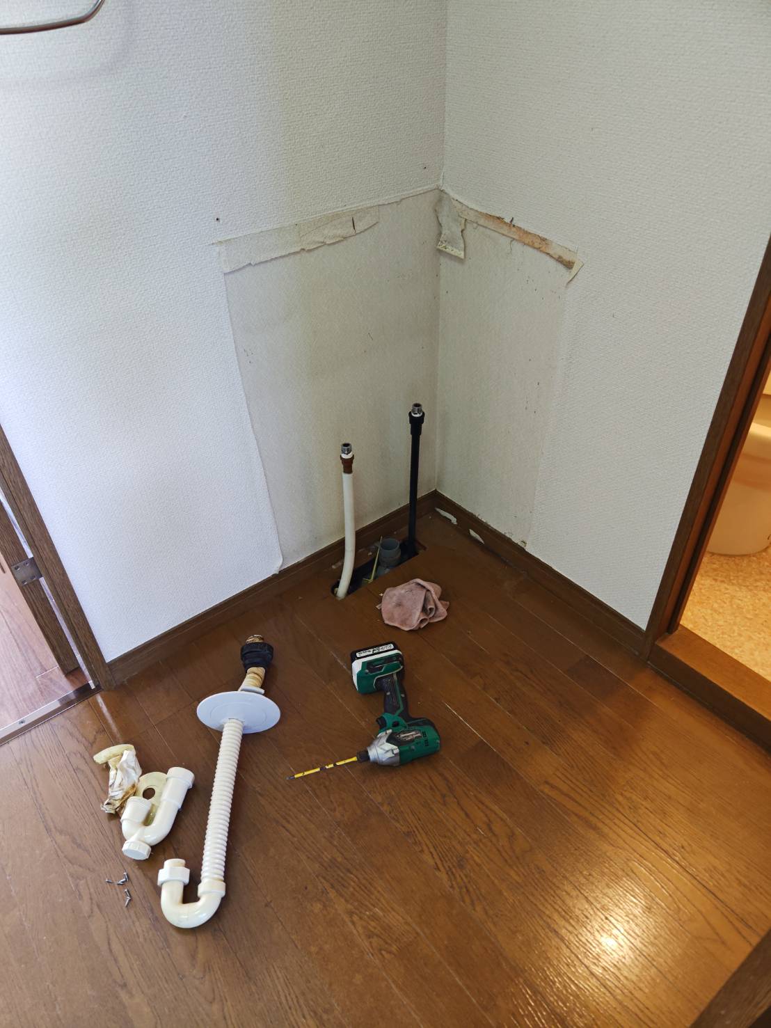賃貸での洗面台交換工事（施工前）